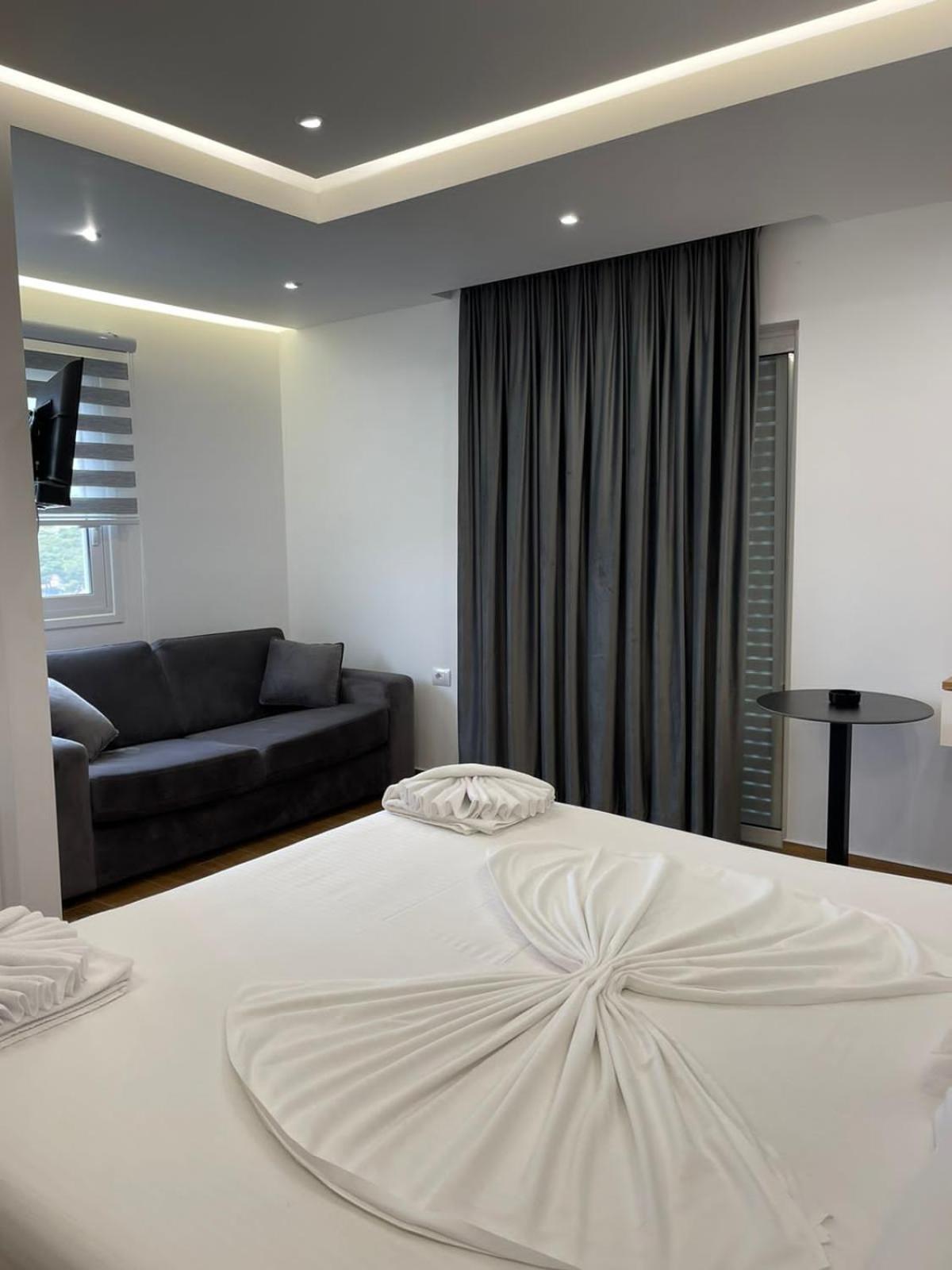 Anna Hotel Ксамил Екстериор снимка